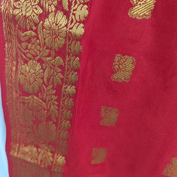 Red Bansari Dupatta Scarf - Picture 8 of 10